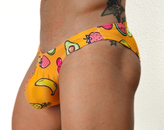 Herren-Bikini mit Fruchtmotiven, sexy orangefarbener Bikini-Slip, Kiwi-Wassermelonen-Erdbeer-Avocado-Print, Gay-Strandmode, handgefertigter Bikini-Slip