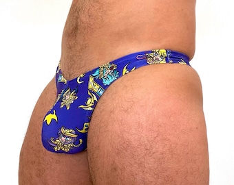 Anime-Tanga für Herren – Sexy lila Pouch-Tanga, handgefertigte Gay-Dessous, niedlicher Cartoon-Print, betont die Brust, Festival- und Rave-Kleidung