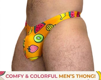 Herren-Tanga mit Fruchtmuster – Sexy orangefarbene Bikini-Unterwäsche – Handgefertigter Push-up-Pouch – Kiwi-, Wassermelonen- und Ananas-Print – Dessous für schwule Männer