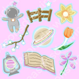 Peut inclure: Une collection d'illustrations fantaisistes sur fond rose. Les images incluent un astronaute, une clôture en bois, une jonquille, une branche avec des étoiles, une planète avec un anneau arc-en-ciel, une tulipe, une lanterne, un livre ouvert et une fleur.