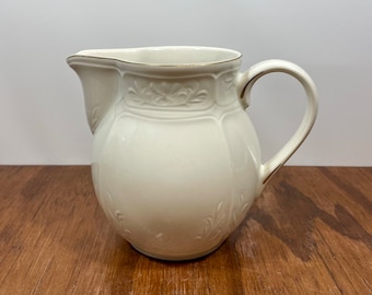 Villeroy & Boch Cortina 2000 Gold – Brocca/Lattiera in porcellana da 473 ml (16 oz) - Elegante design in rilievo