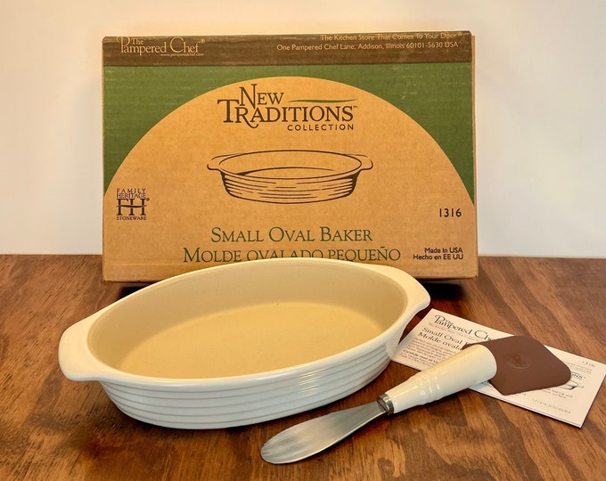 The Pampered Chef Small Oval Baker With Spreader Knife Vanilla Glaze Stoneware New Traditions