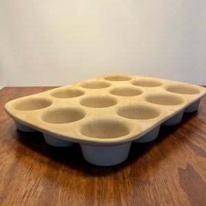 The Pampered Chef Cupcake Muffin Pan 12 Count 1465 Stoneware