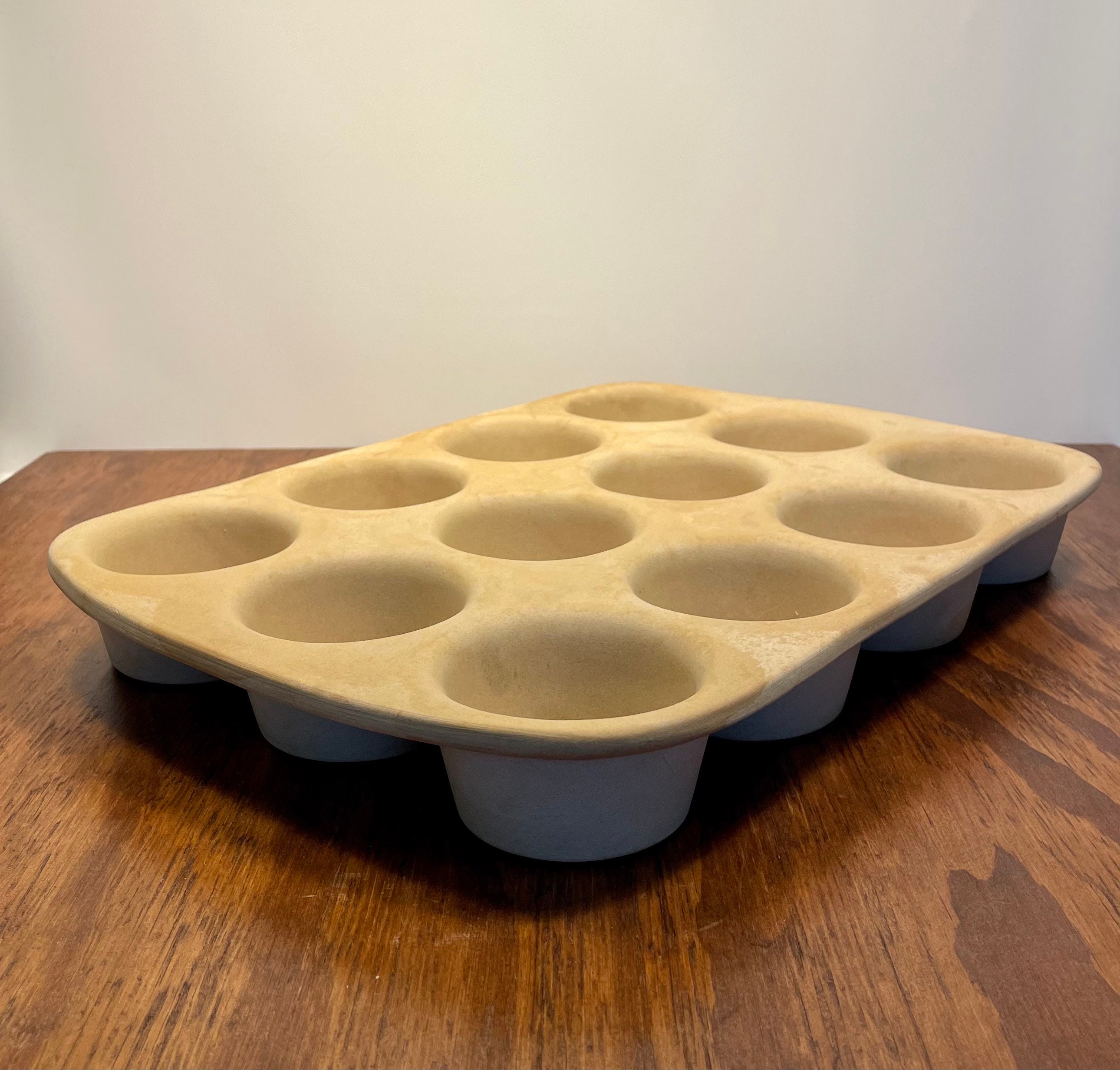 The Pampered Chef, Kitchen, The Pampered Chef Stoneware Muffin Pan