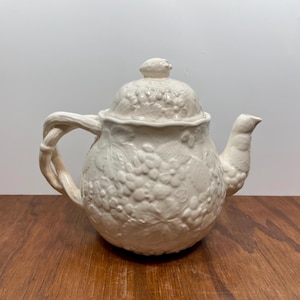 Haldon Group Strawberry Teapot – 1983 – Japan – Vintage Ceramic – Cottagecore Fruit Design – 5 Cup with Lid – Excellent Condition