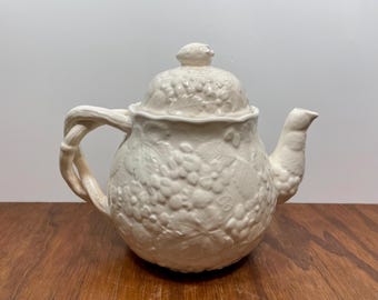 Haldon Group Strawberry Teapot – 1983 – Japan – Vintage Ceramic – Cottagecore Fruit Design – 5 Cup with Lid – Excellent Condition