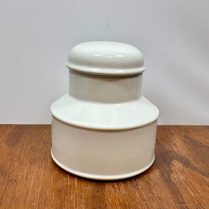 Midwinter Stonehenge White Sugar Bowl with Lid – Made in England – Circa 1970s