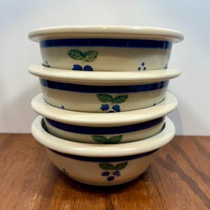 Set med 4 soppskålar i stengods, Hartstone – blåbärsmönster – 473 ml – handmålade – lantlig stil
