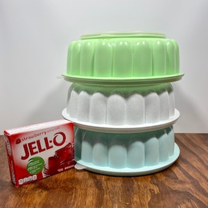 Lot VTG Tupperware Jello Molds Lids Design Stamps & Strainer Bonus  Recipe Book