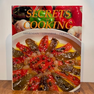 Secrets of Cooking Armeens Libanees Perzisch hardcover vintage kookboek Linda Chirinian jaren 80