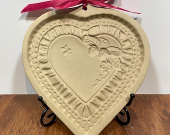 Vintage Brown Bag Cookie Mold – Heart Doily with Strawberries & Bee – Hill Design