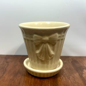 Vintage Shawnee Pottery Planter - Creamy Yellow with Bow - USA Marked - Mid Century Ceramic Flower Pot