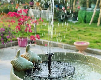 Fuente solar para pájaros – Bomba flotante solar para estanques con múltiples boquillas, elemento acuático para jardín y decoración de patios exteriores de 16 cm.