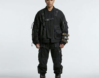 Mono de estilo técnico para hombre, disfraz cyberpunk, atuendo táctico con múltiples bolsillos, ropa urbana futurista para festivales.