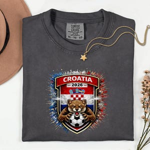 Comfort Colors® Croatia Mascot Soccer Shirt, World Tournament 2026 Gift Graphic Tee, Football Jersey Style Sports Fans Unisex T-Shirt Bild 16