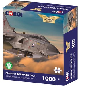 Puede incluir: Una caja de rompecabezas de 1000 piezas con una imagen detallada de un avión de combate Panavia Tornado GR.4 en vuelo. La caja incluye el logotipo de Corgi, el logotipo de Aviation Archive y dimensiones del rompecabezas de 68 x 48 cm (26,8 x 18,9 pulgadas).