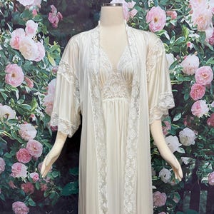 70s Olga Cream Peignoir Negligee Designer Collection Gold Label Bridal