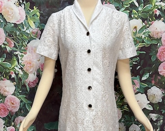 The Shirt Dressesの70年代風ホワイトレースボタンダウンドレス