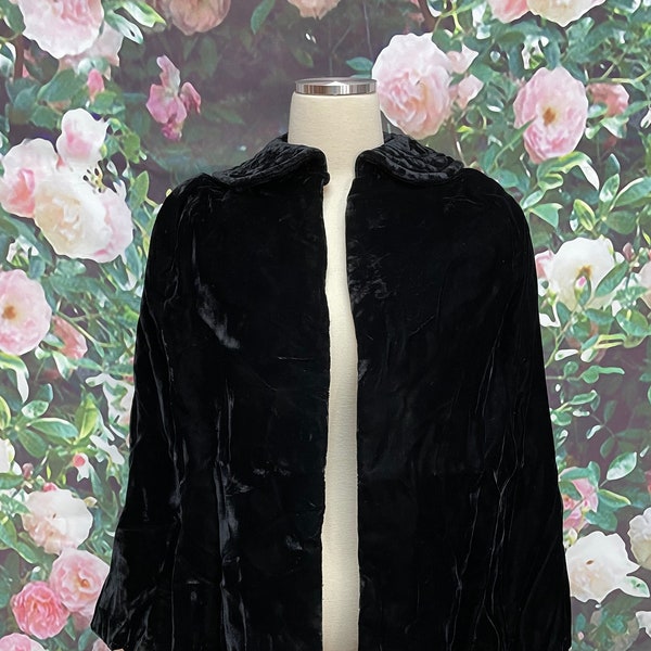 30s Black Velvet Cape Trapunto Quilted Collar