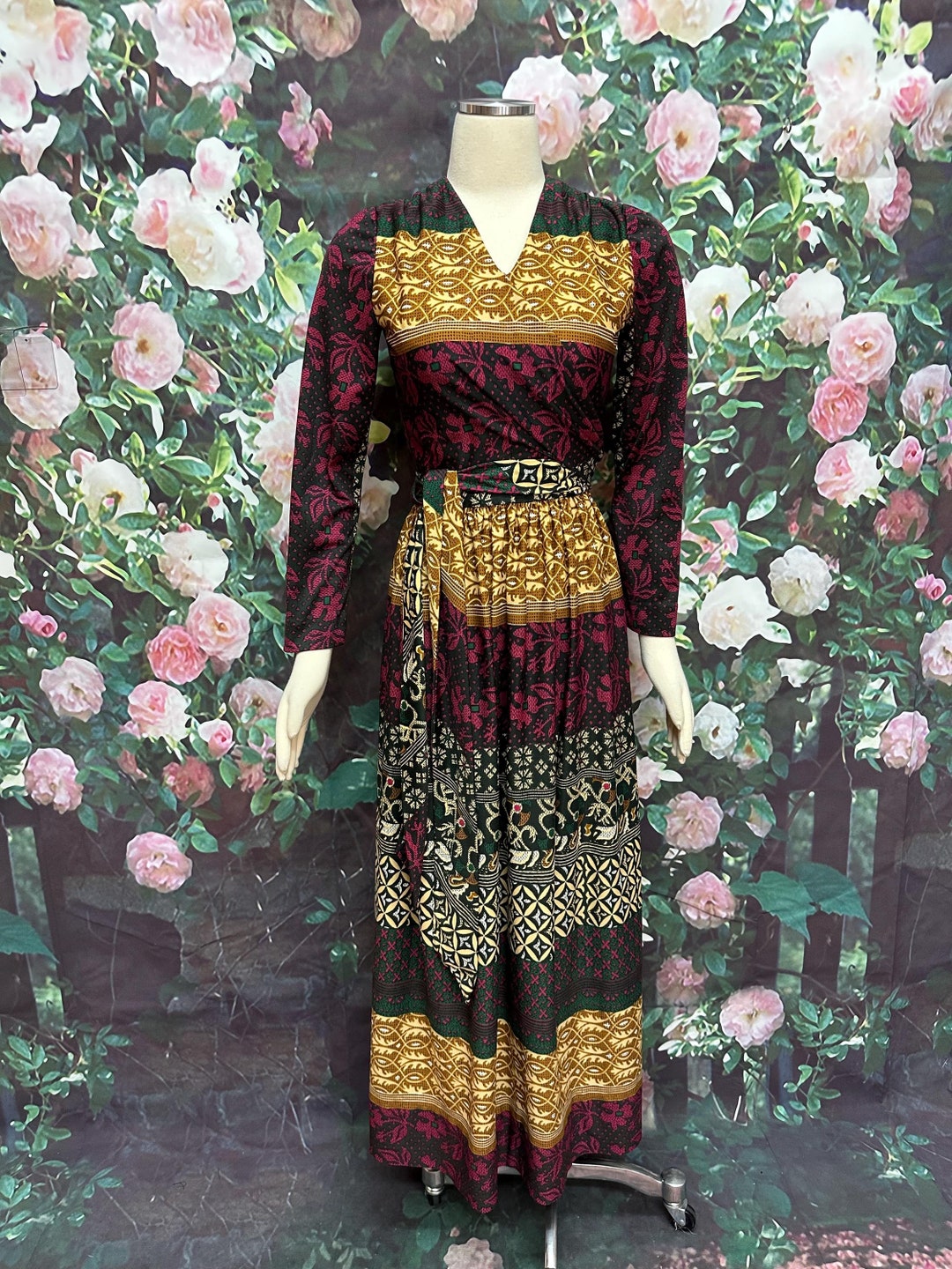 GOLDEN GREEN 1970S MAYUR MIDI DRESS