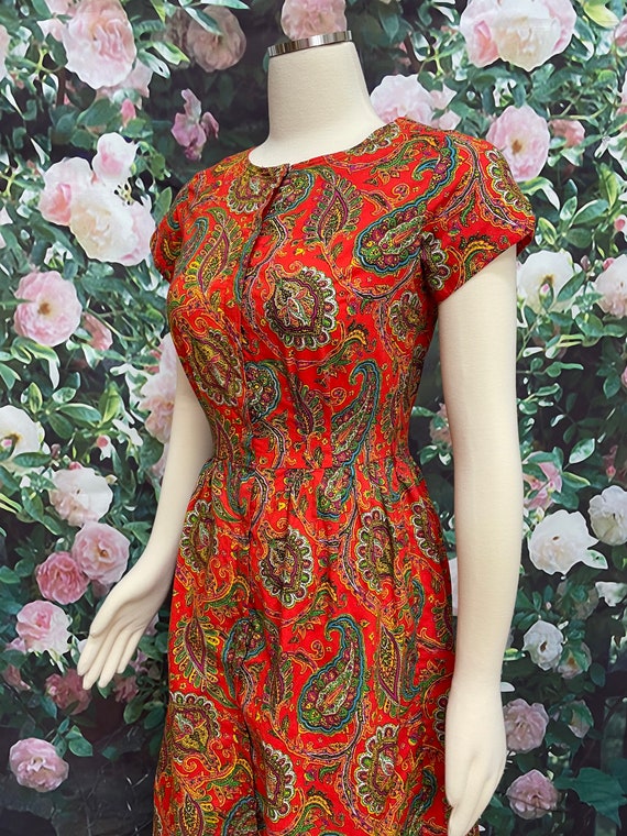 60s Swirl Red Paisley Day Dress Zip Front XS/S - image 4