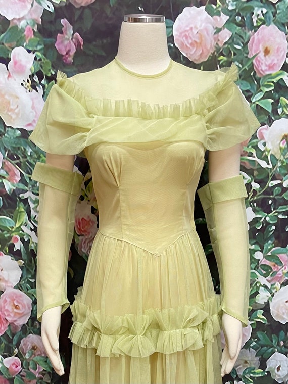 40s Celery Green Tulle Party Dress Half Gloves - image 3