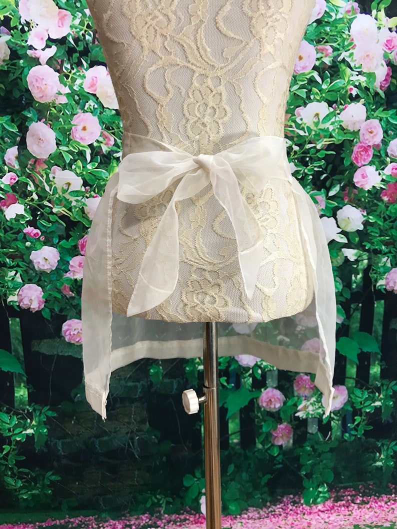 60s Sheer White Chiffon Half Apron Tulip Flower Pocket Hostess