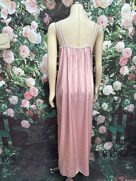 80s Vandemere Pink Satin Nightgown Robe - image 8