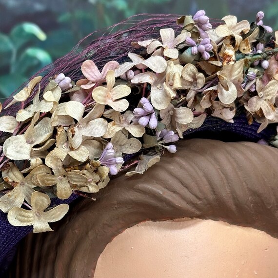 50s Purple Woven Straw Hat Peach Silk Cluster Flo… - image 4