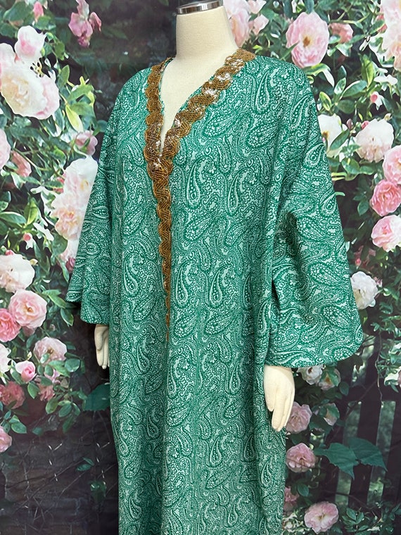 70s Plus Size Green Paisley Double Knit Caftan - image 5