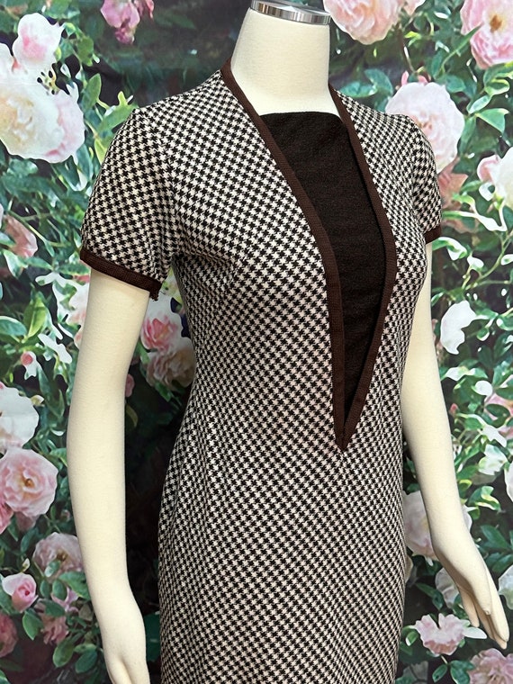 60s Brown Houndstooth Wool Shift Dress - image 6