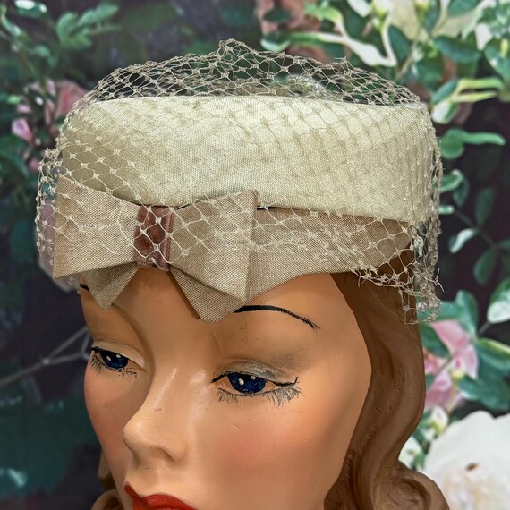 60s Beige Netted Ring Hat Front Bow Netting - image 2