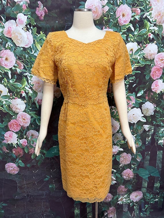 50s Golden Yellow Lace Wiggle Dress - image 2