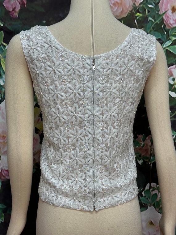 60s White Lace Sequin Pearl Shell Top - image 8