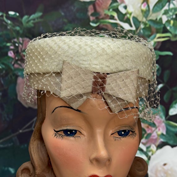 60s Beige Netted Ring Hat Front Bow Netting - image 1