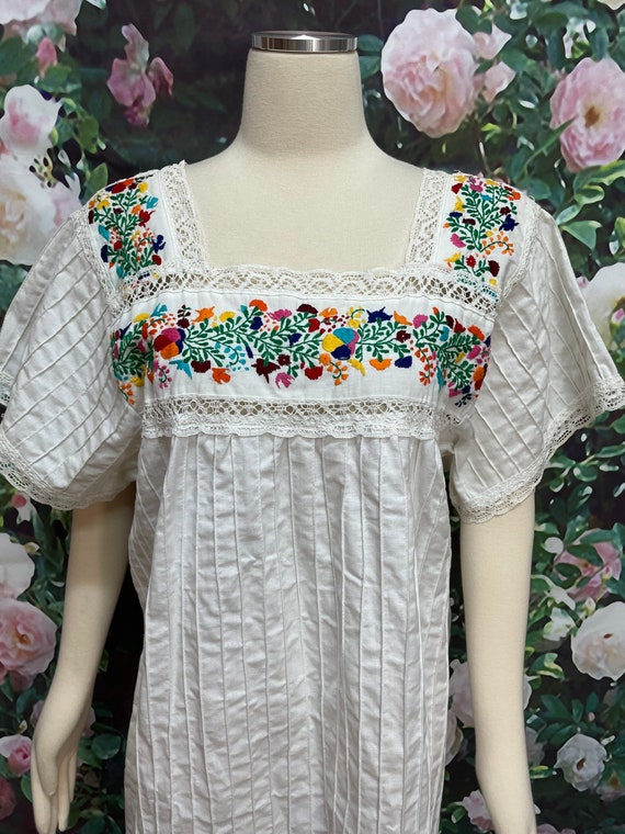 70s Mexican White Lace Dress Embroidered Flowers - image 3