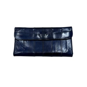 Cartera de mano de piel de anguila azul de los años 70 en piel exótica