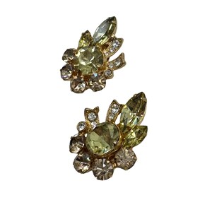 Pendientes de clip con espray de diamantes de imitación amarillos transparentes de Eisenberg de los años 50
