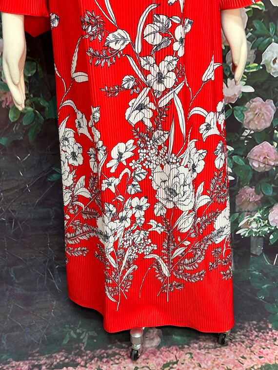 80s California Dynasty Red Pleated Floral Caftan - image 4