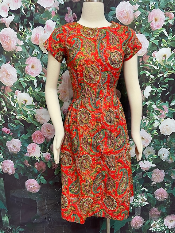 60s Swirl Red Paisley Day Dress Zip Front XS/S - image 2