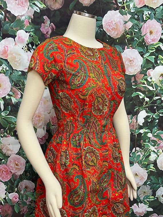 60s Swirl Red Paisley Day Dress Zip Front XS/S - image 5