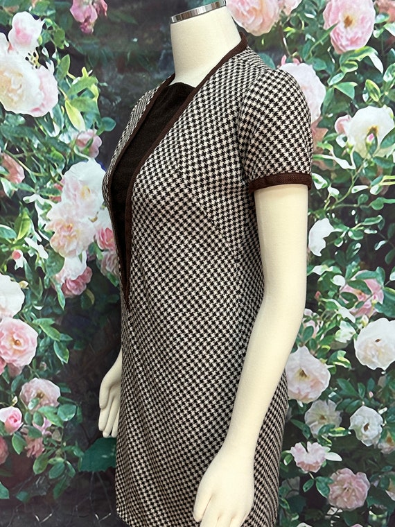 60s Brown Houndstooth Wool Shift Dress - image 5