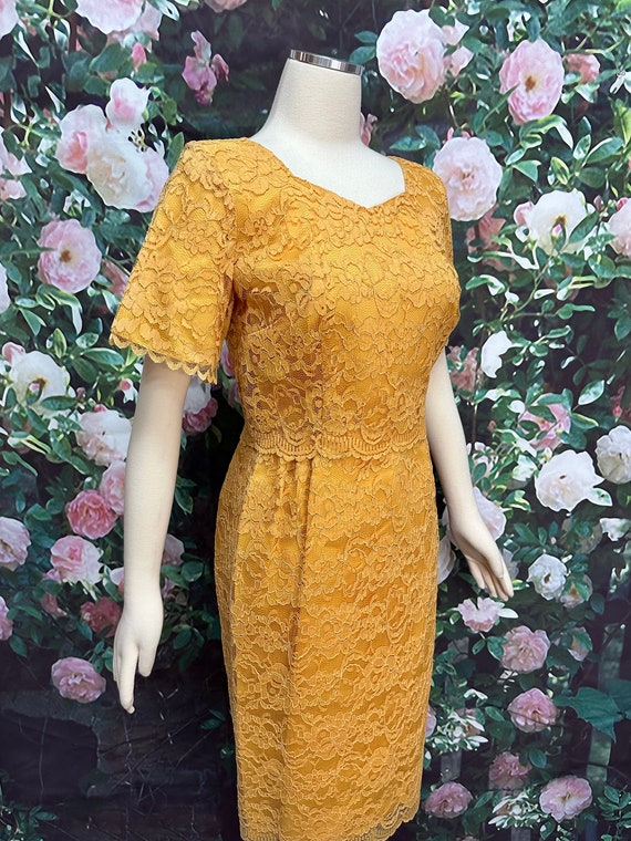 50s Golden Yellow Lace Wiggle Dress - image 6