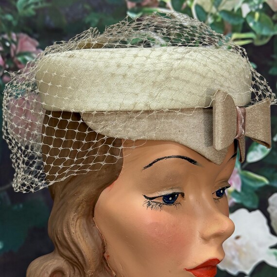 60s Beige Netted Ring Hat Front Bow Netting - image 3