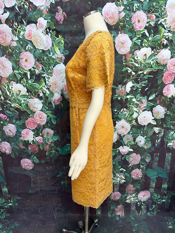 50s Golden Yellow Lace Wiggle Dress - image 5