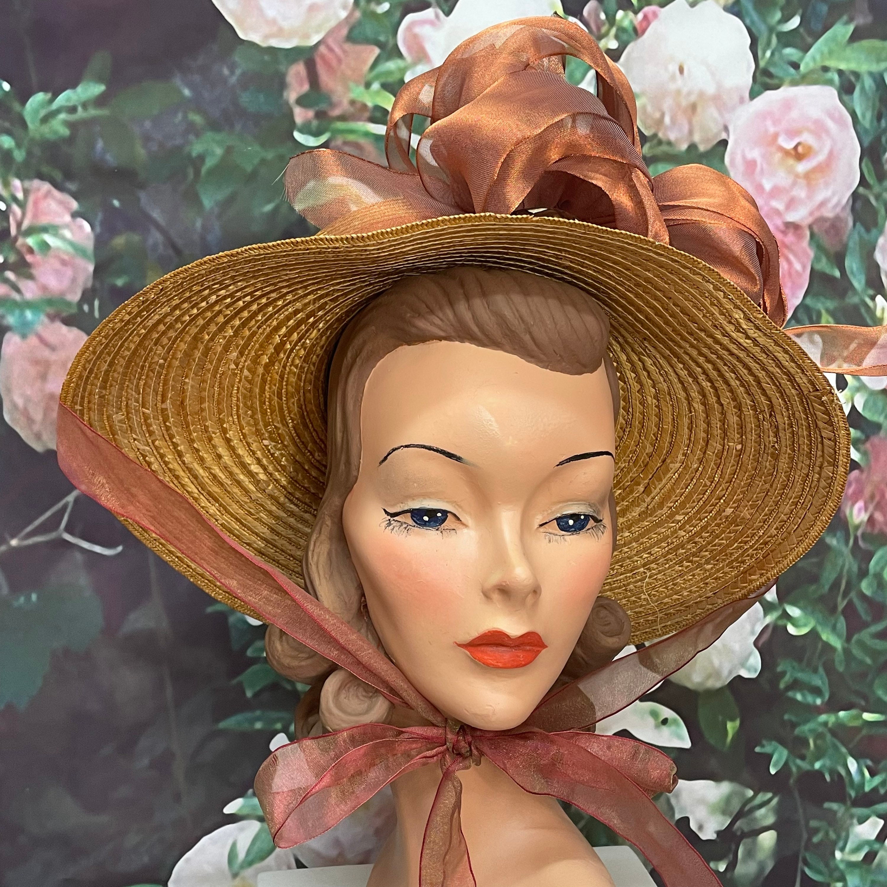 ENCHANTING 1950s\' CREAM STRAW + BLACK FABRIC WOVEN BERET +  IRIDESCENT FEATHERS Edwardian Glazed black straw hat with Bird of Paradise  main image 3