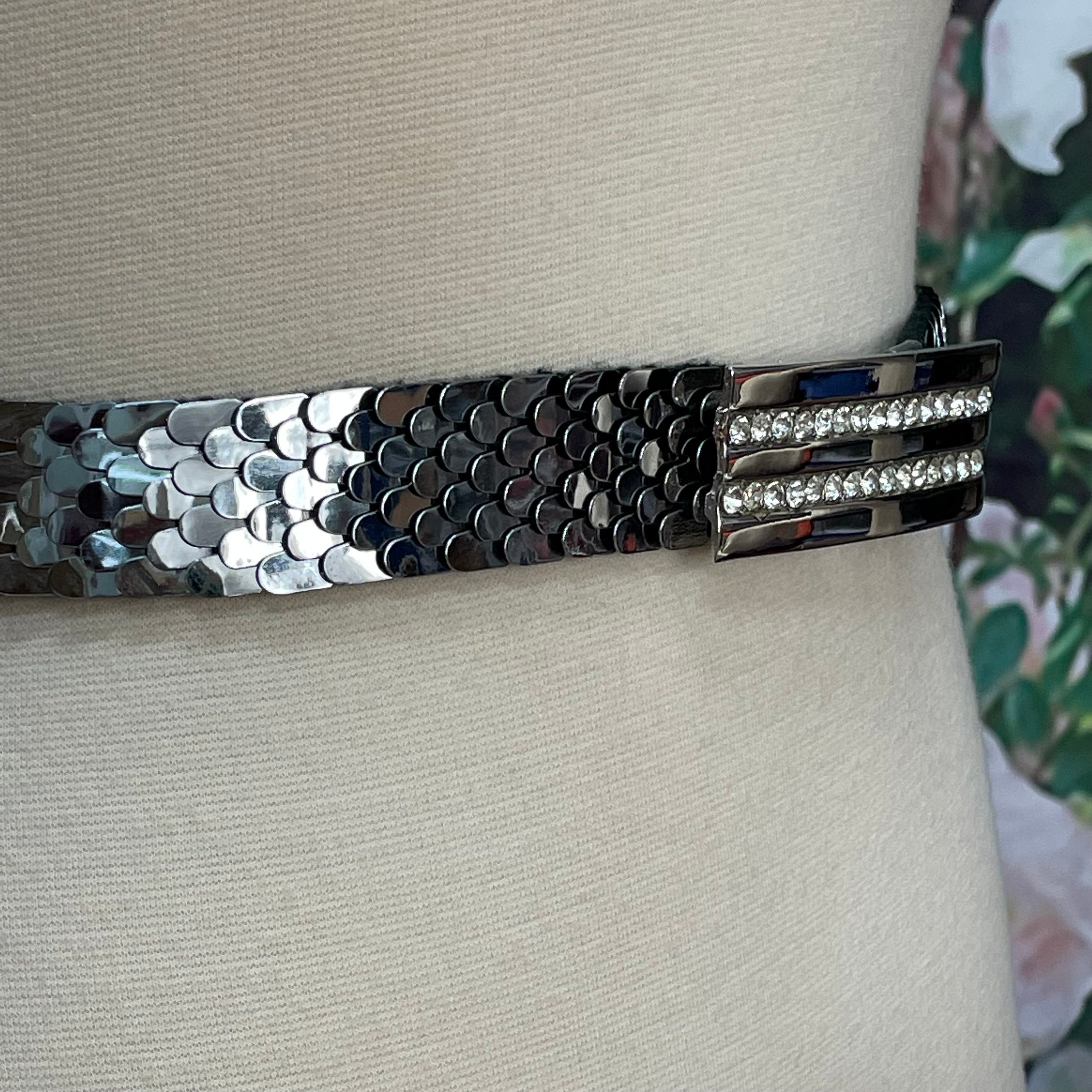 80s Rhinestone Silver Metal Fish Scale Stretch Belt  display picture 2