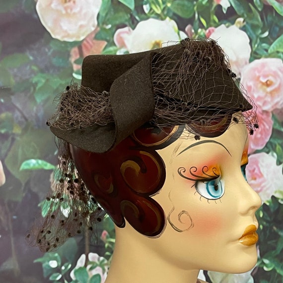 50s Brown Felt Pillbox Hat Pompom Netting Side Twist - Etsy  display picture 3