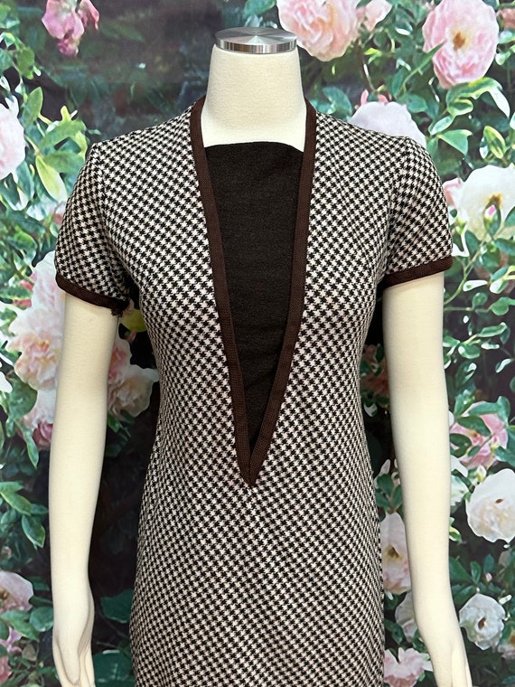 60s Brown Houndstooth Wool Shift Dress - image 3