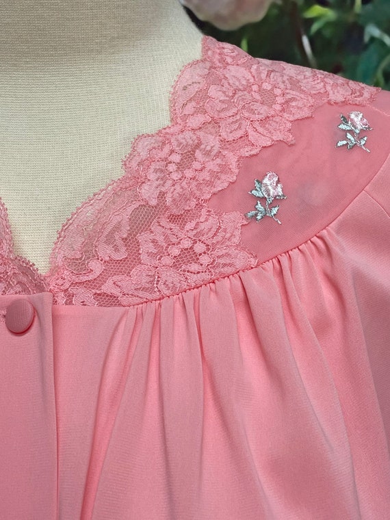 Peignoir Shadowline Femme Rose - Manches 3/4 - Broderie Pétales - 100% Nylon - Poche Intérieure